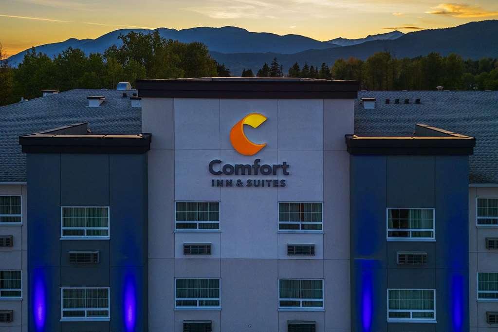 Comfort Inn & Suites Terrace Exterior photo