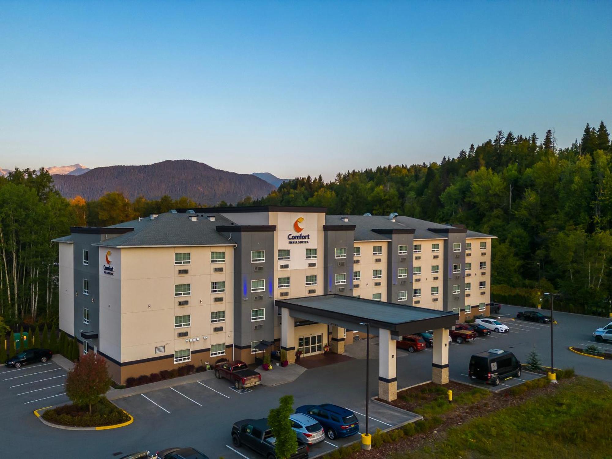 Comfort Inn & Suites Terrace Exterior photo