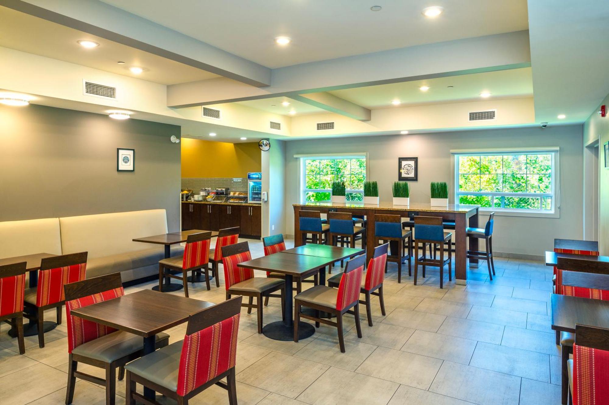 Comfort Inn & Suites Terrace Exterior photo